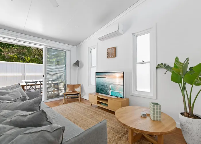 Relaxing 2-Bed Home Close To Beaches And Parks